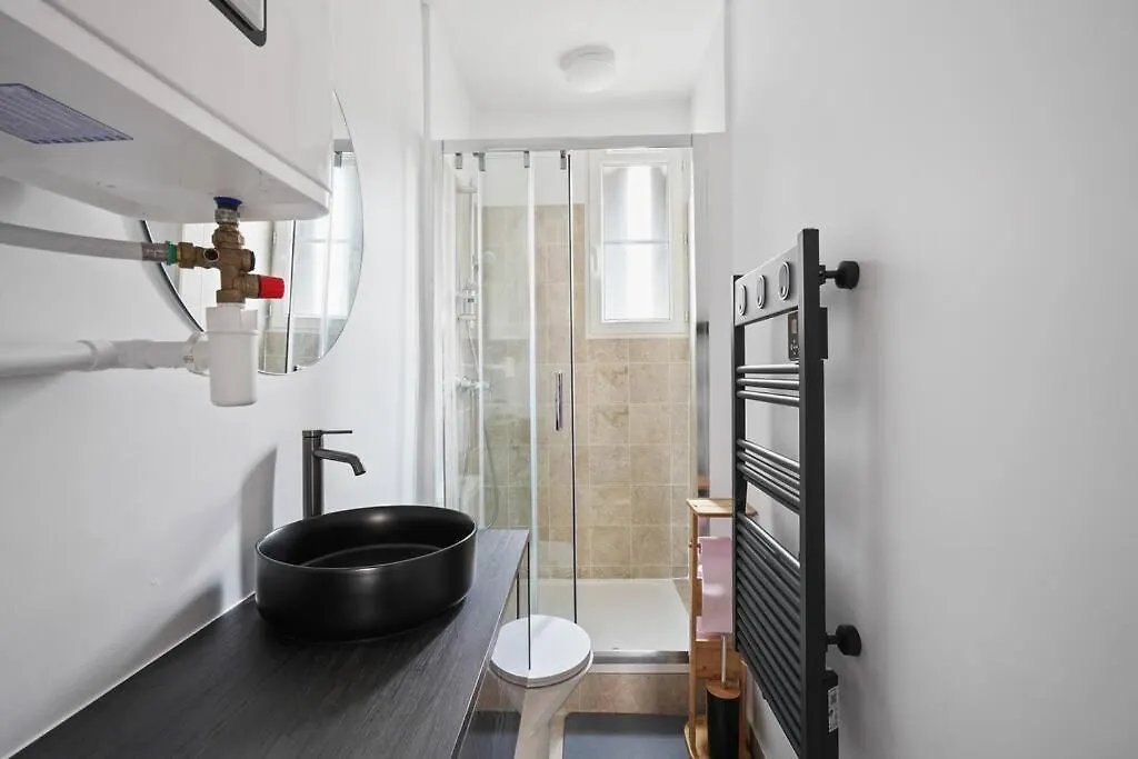 Elegant Tour Eiffel Apartment Paris