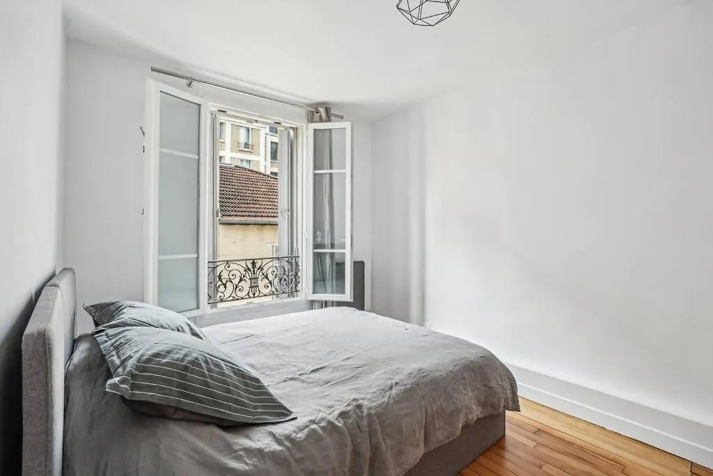 Elegant Tour Eiffel Apartment Paris France